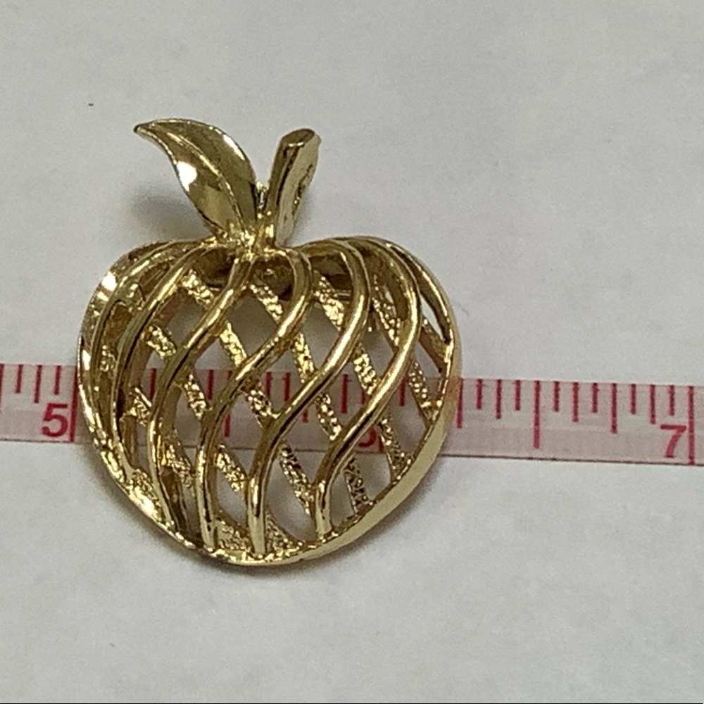Gerrys Apple Brooch - Picture 7 of 7